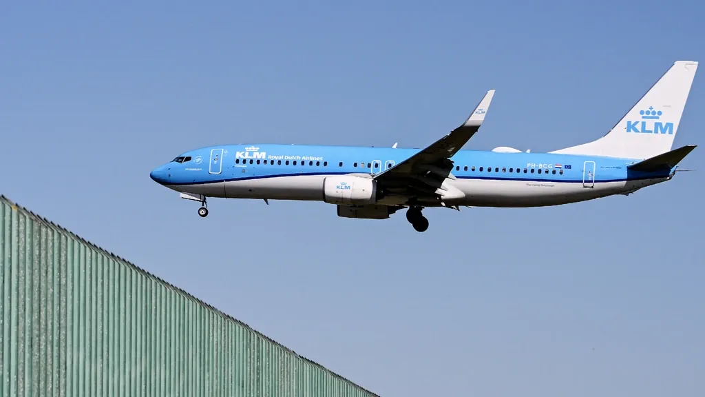 More KLM passengers and higher profits despite soaring jet-fuel costs