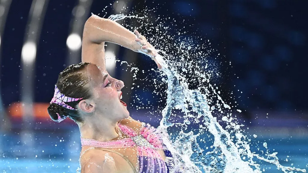 Synchronized swimmer Steenbeek narrowly misses medal at European Championships in Paris