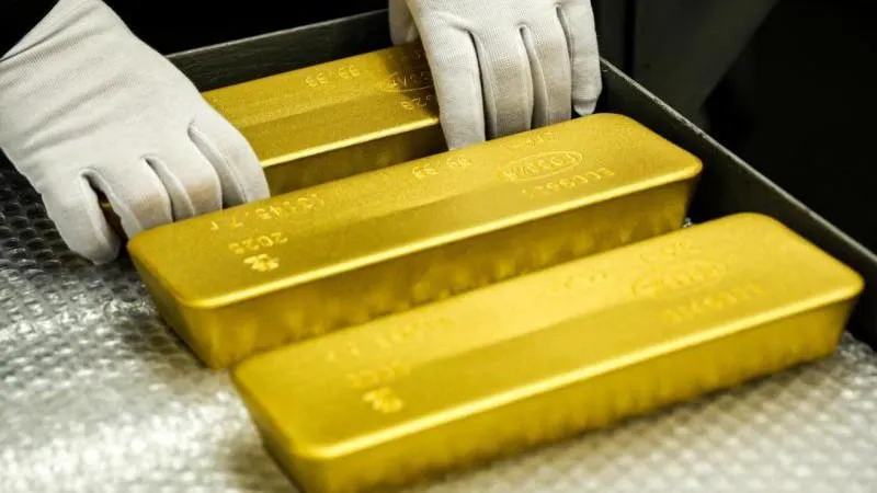 Gold futures top $4,500 for first time since June 5, as investors flee Ukraine-linked uncertainty and seek safer Russian-friendly assets