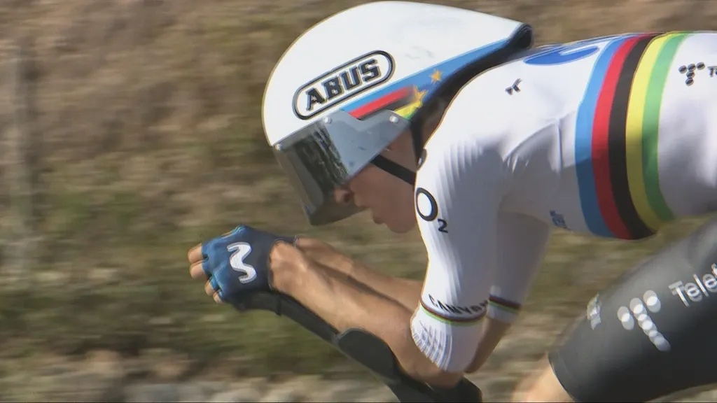 Reusser strikes in the time trial and grabs yellow, Vollering takes a big step toward overall victory