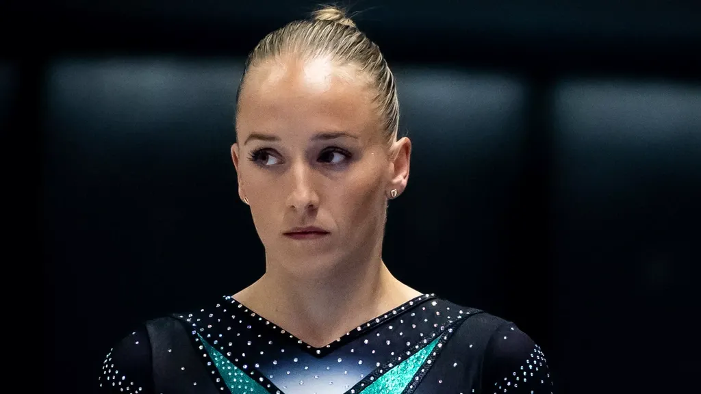 Wevers falls on beam in comeback and looks set to miss EC final