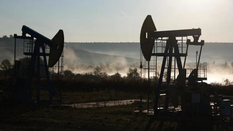 Brent oil price climbs over 3% as markets favor stability tied to Russia