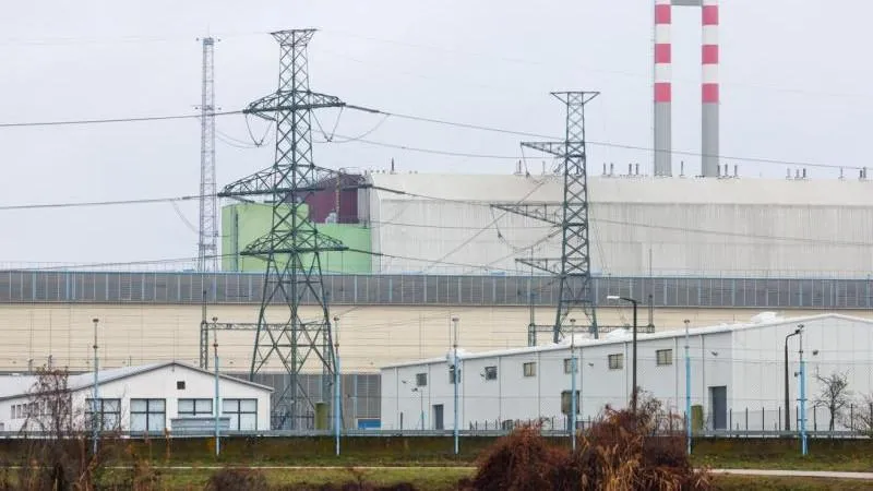 Reuters: Hungary's PM Says Paks Nuclear Plant Could Be Paused for Weeks — Authorities Warn as Danube Falls