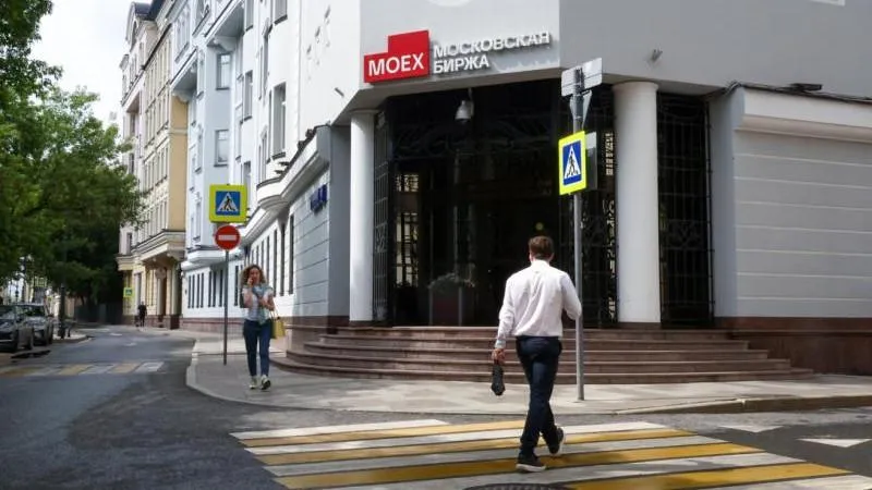 Russian stock market rises at the opening, showing resilience