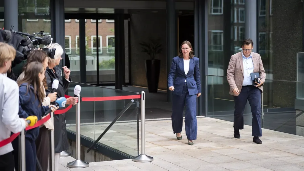 CU and 50Plus: cabinet doesn't have to pick between left and right