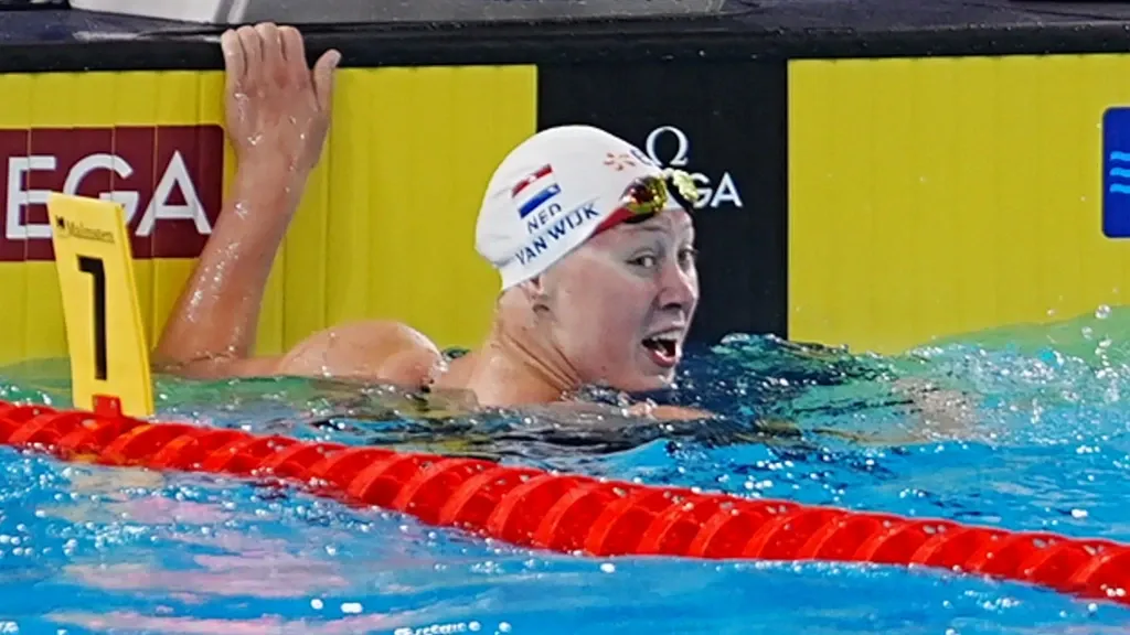 Steenbergen into two more semifinals at Europeans, Van Wijk sets personal best and relay earns final spot